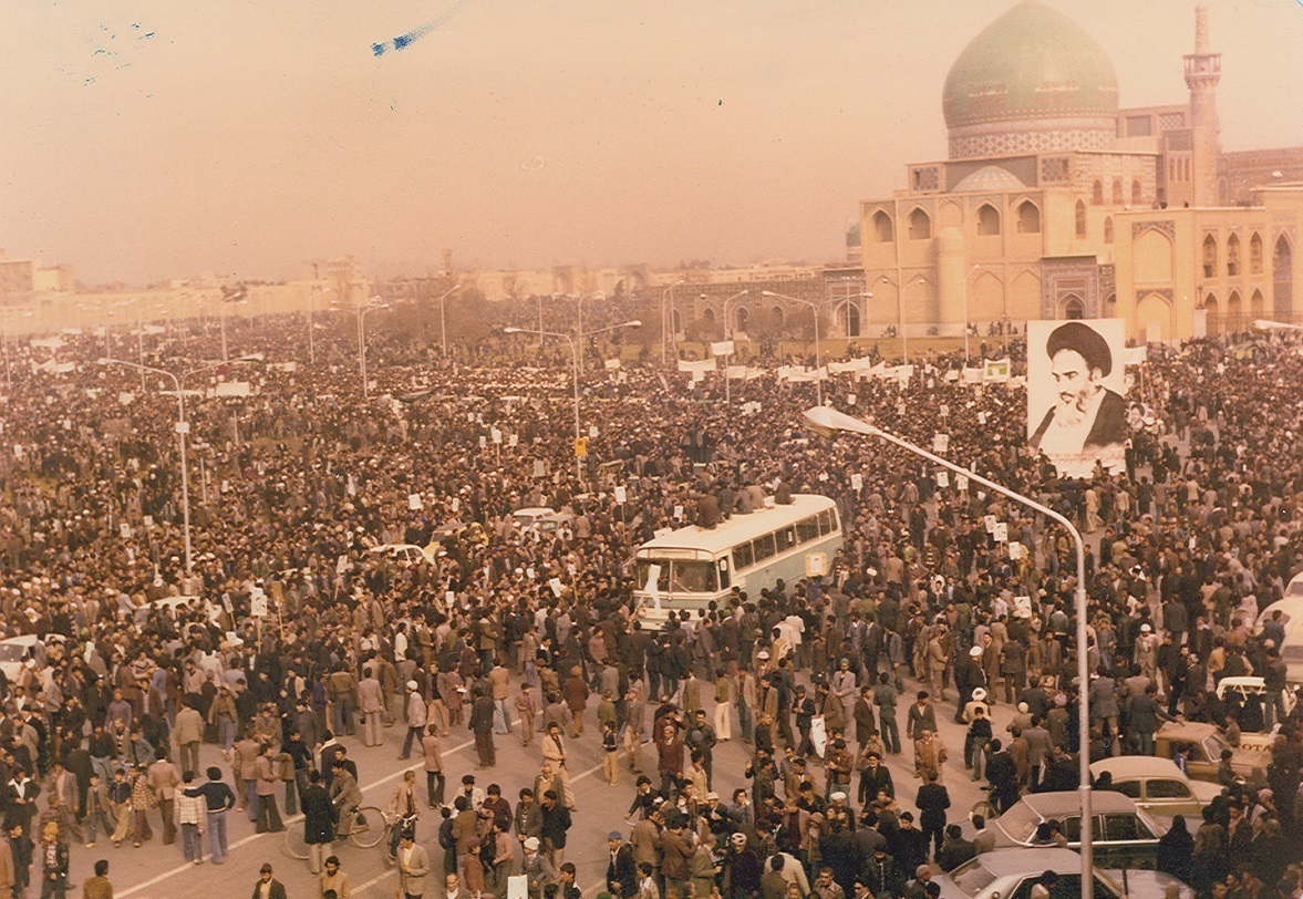 زمان خریدن برای شهید هاشمینژاد با انداختن دوچرخه زیرپای ساواکیها زمان خریدن برای شهید هاشمینژاد با انداختن دوچرخه زیرپای ساواکیها