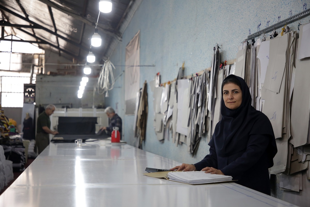 شراره اقطاعی که روزی در خانه پدری دوخت و دوز می‌کرد، حالا برای معتادان و نیازمندان کارآفرینی می‌کند
