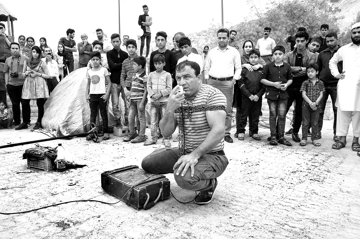 زنجیر پاره کردن پهلوان
