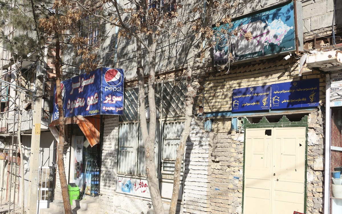 جمع مهربان کرمانجها در خیابان شقایق ۱۱ جمع مهربان کرمانجها در خیابان شقایق ۱۱