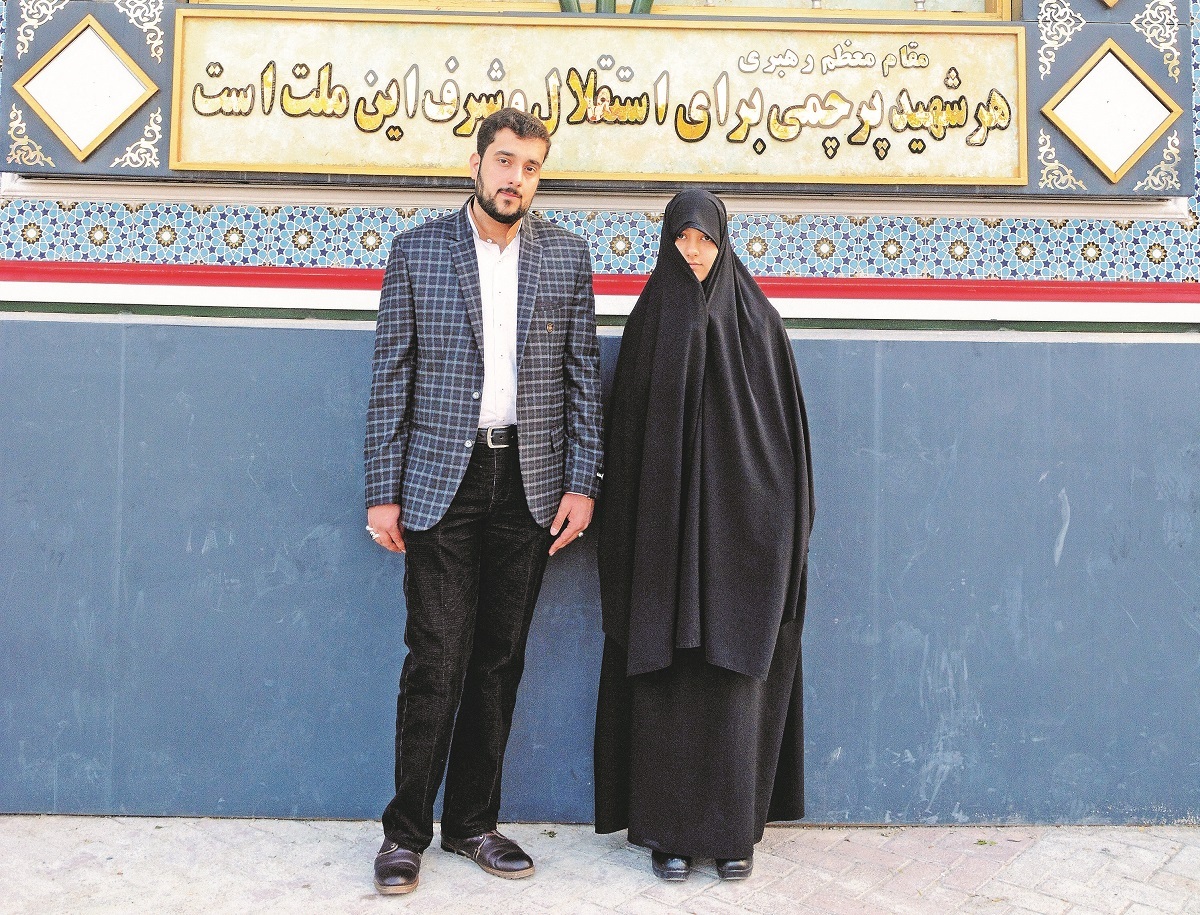 ازدواج آسان محمدسجاد و زهرا بر سر مزار شهدای گمنام ازدواج آسان محمدسجاد و زهرا بر سر مزار شهدای گمنام
