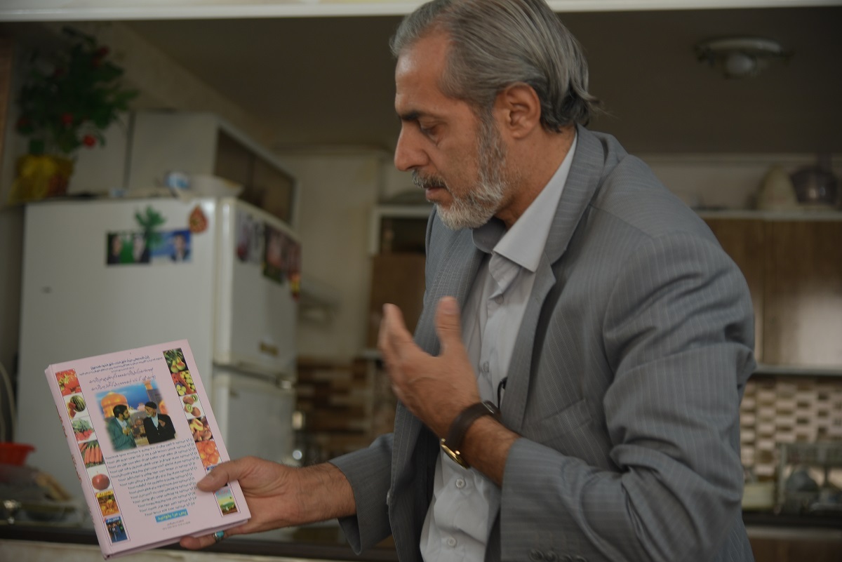 گوینده رادیویی که عاشق لهجه مشهدی است گوینده رادیویی که عاشق لهجه مشهدی است