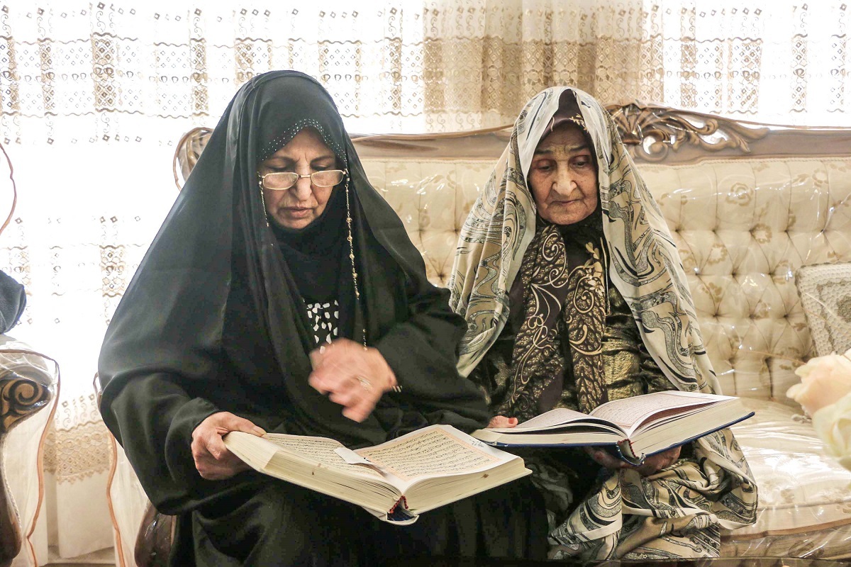 جلسه قرآن بانوان محله آزادشهر با ۳۷ سال قدمت، محفلی برای همدلی است جلسه قرآن بانوان محله آزادشهر با ۳۷ سال قدمت، محفلی برای همدلی است