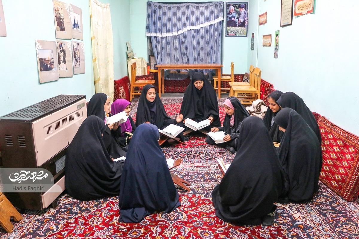 نقش مؤثر هیئت دخترانه بیتالزهرا (س) در تربیت دختران نوجوان محله کوی امیرالمؤمنین (ع) نقش مؤثر هیئت دخترانه بیتالزهرا (س) در تربیت دختران نوجوان محله کوی امیرالمؤمنین (ع)