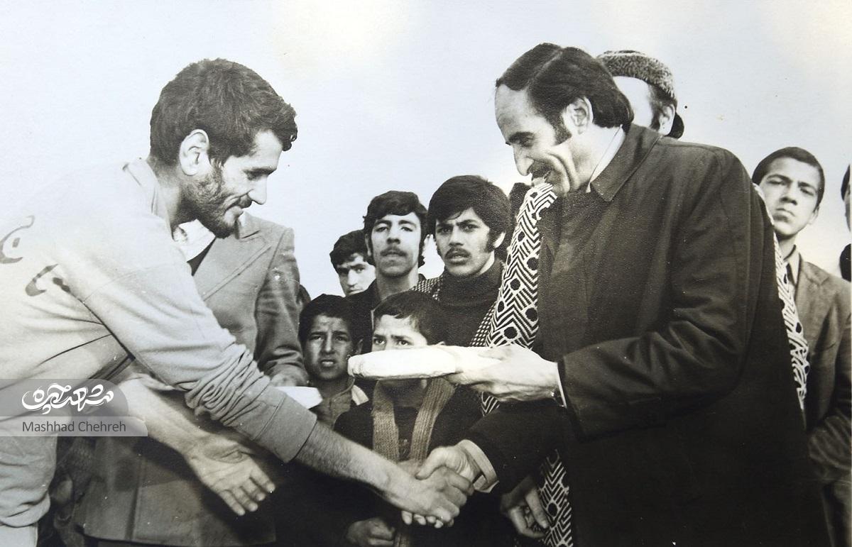 قهرمان دهه ۴۰ دوومیدانی استان در سن هفتاد سالگی همچنان میدود قهرمان دهه ۴۰ دوومیدانی استان در سن هفتاد سالگی همچنان میدود