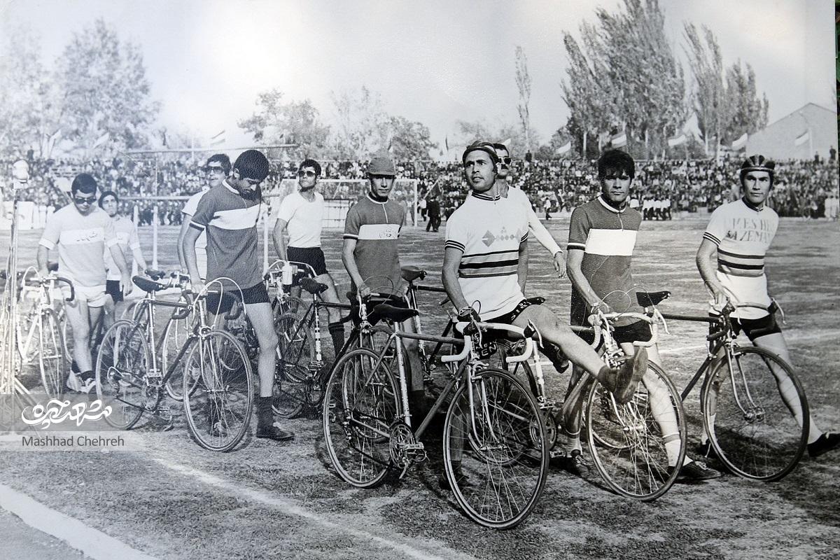 قهرمان دهه ۴۰ دوومیدانی استان در سن هفتاد سالگی همچنان میدود قهرمان دهه ۴۰ دوومیدانی استان در سن هفتاد سالگی همچنان میدود