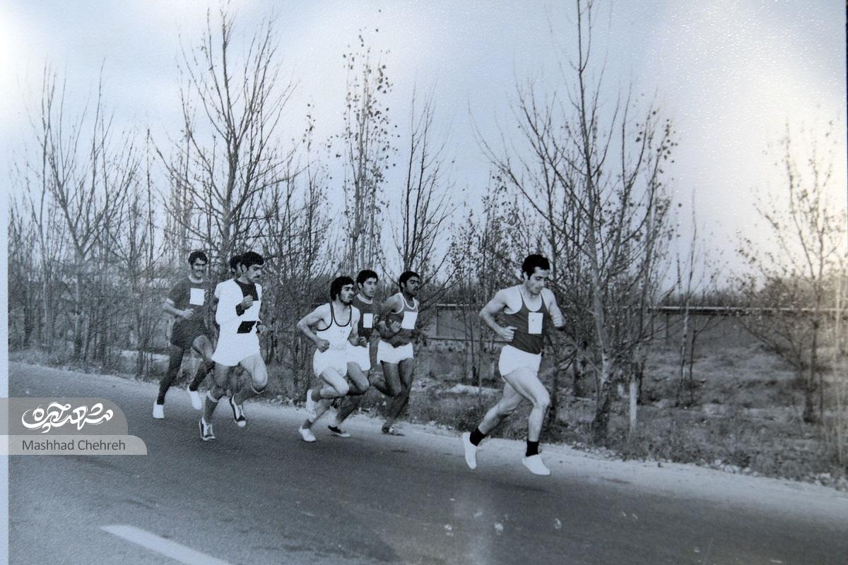 قهرمان دهه ۴۰ دوومیدانی استان در سن هفتاد سالگی همچنان میدود قهرمان دهه ۴۰ دوومیدانی استان در سن هفتاد سالگی همچنان میدود