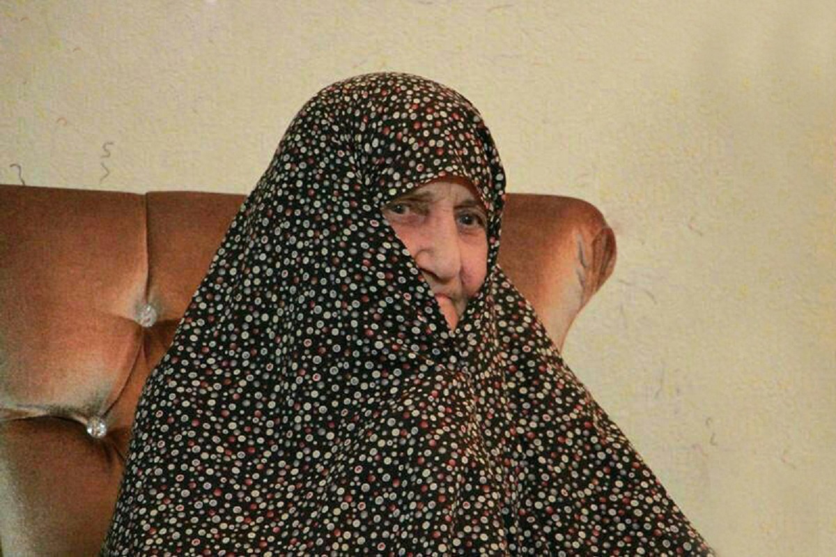 نگاهی به زندگی «اشرفسادات سیدآبادی» که نسل در نسل به سلسله سادات رضوی میرسیدند. نگاهی به زندگی «اشرفسادات سیدآبادی» که نسل در نسل به سلسله سادات رضوی میرسیدند.
