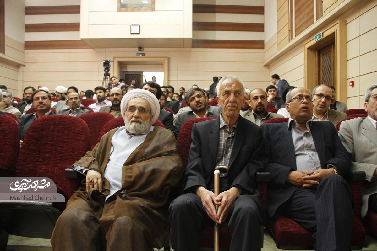 دست‌بوسی دانش‌آموزان از «آموزگار  ادب» در روز معلم