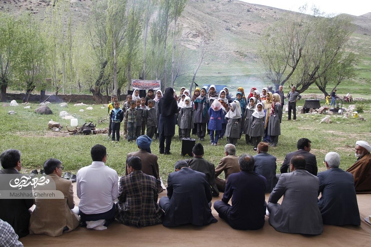 معلم محله آزادشهر بانی اردویی برای پیوند دانشآموزان و بهبود روابط ۶ روستای تبادکان شده است معلم محله آزادشهر بانی اردویی برای پیوند دانشآموزان و بهبود روابط ۶ روستای تبادکان شده است