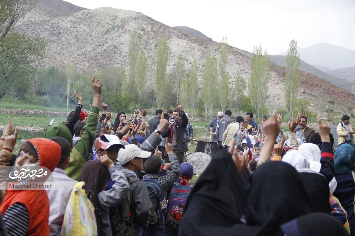 معلم محله آزادشهر بانی اردویی برای پیوند دانشآموزان و بهبود روابط ۶ روستای تبادکان شده است معلم محله آزادشهر بانی اردویی برای پیوند دانشآموزان و بهبود روابط ۶ روستای تبادکان شده است