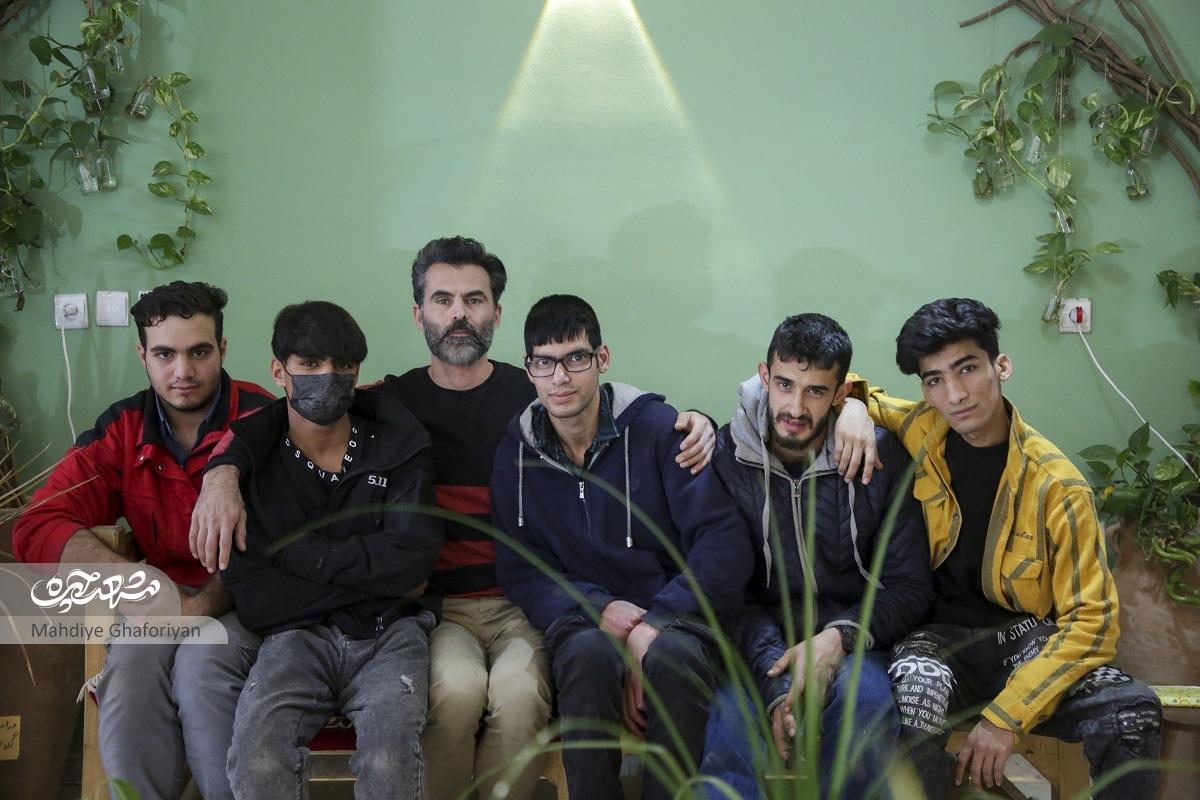 بازارچه دائمی گلوگیاه توانیابان در معلم بازارچه دائمی گلوگیاه توانیابان در معلم