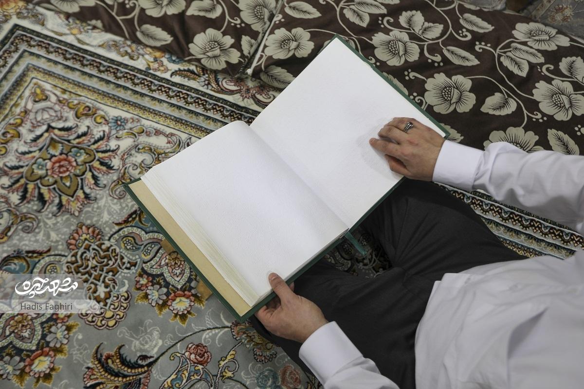 حافظ و قاری روشندل با قرآن بزرگ شده است حافظ و قاری روشندل با قرآن بزرگ شده است