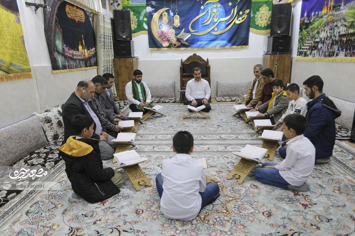حافظ و قاری روشندل با قرآن بزرگ شده است حافظ و قاری روشندل با قرآن بزرگ شده است
