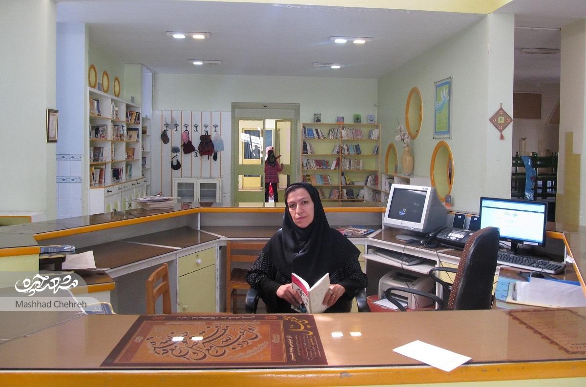 زهرا محدثی‌خراسانی از شاعران به نام کشور است