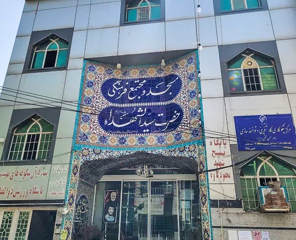 معبری با ۴ مدرسه در محله انقلاب