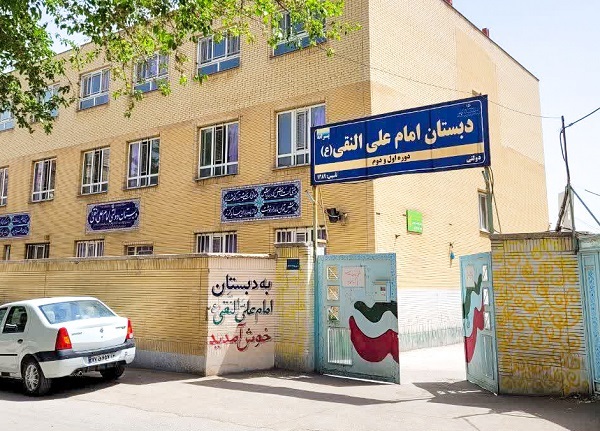 معبری با ۴ مدرسه در محله انقلاب