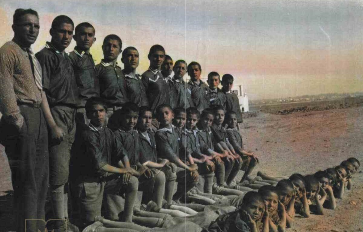 نخستین آموزگاران مدرسهساز مشهد در اواخر عهد قاجار نخستین آموزگاران مدرسهساز مشهد در اواخر عهد قاجار