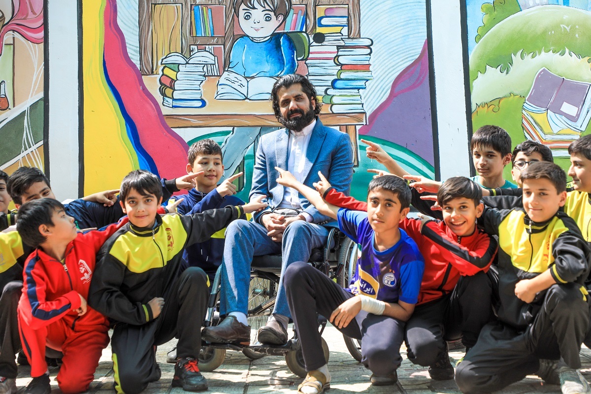 معلم مشهدی ۸سال پیش قطعنخاع شد؛ اما به عشق مدرسه و دانشآموزان خانهنشین نشد معلم مشهدی ۸سال پیش قطعنخاع شد؛ اما به عشق مدرسه و دانشآموزان خانهنشین نشد