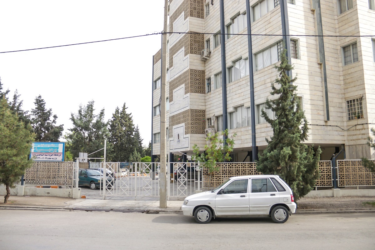 کوچه پرمجتمع در محله حجاب