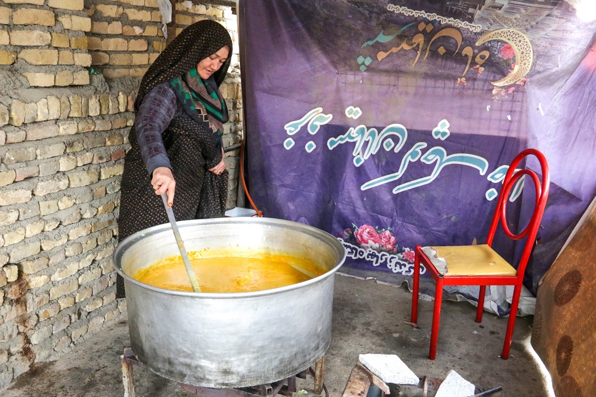 کوچه پرمجتمع در محله حجاب