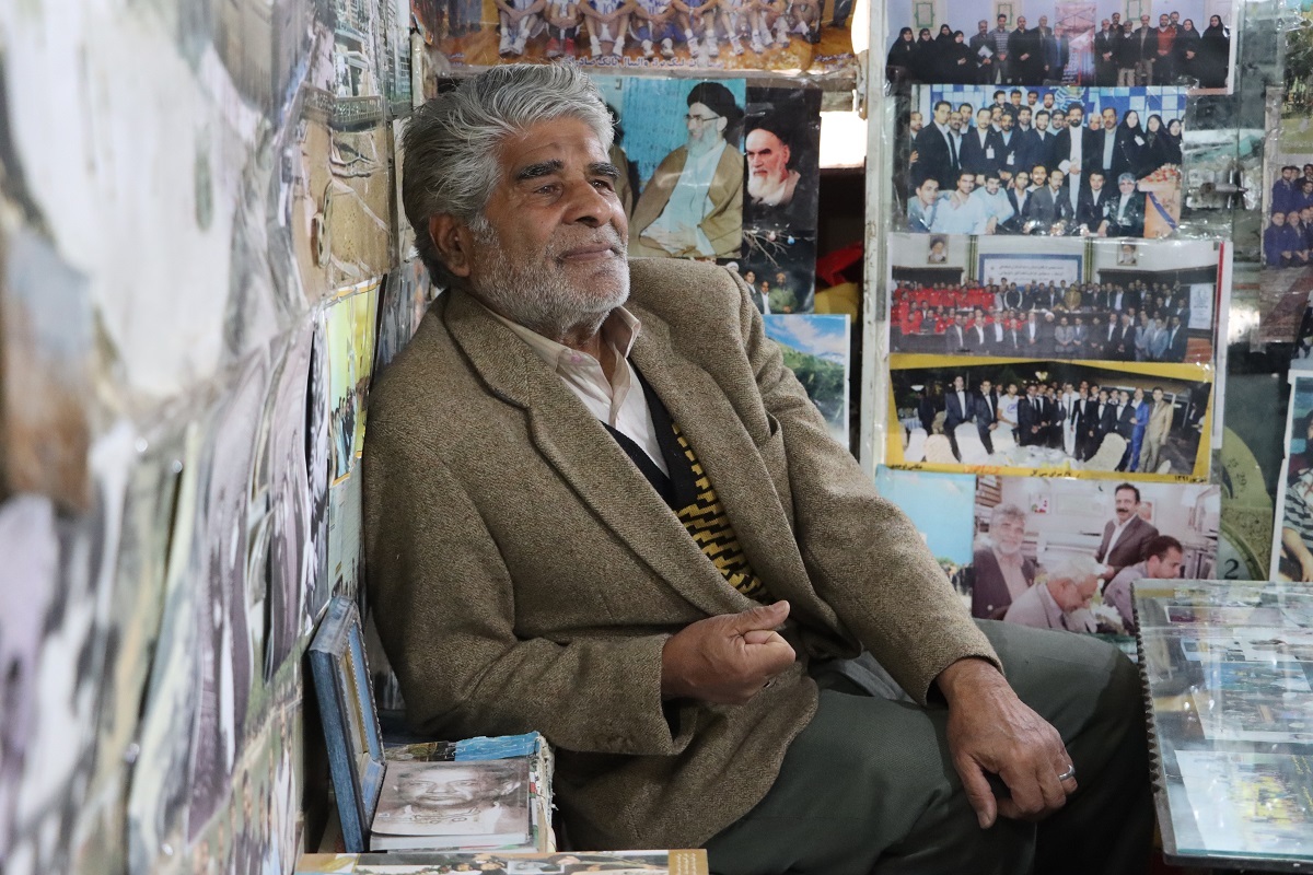 آقای اوحدی لبخند بزن؛ چیک! آقای اوحدی لبخند بزن؛ چیک!