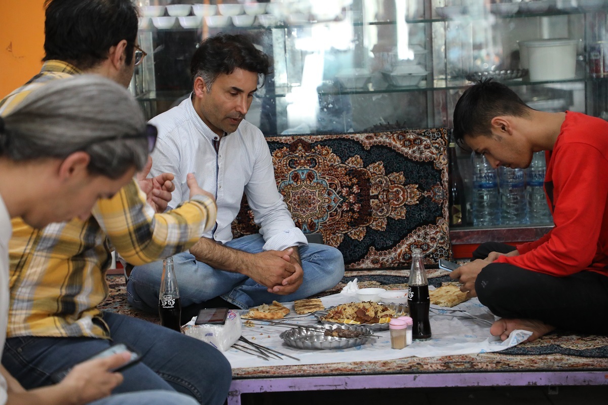 ماماحسن و سید بشیر برای اولین بار حدود ۱۵ سال پیش، قابلی ازبکی را در رستوران گلشهر عرضه کردند ماماحسن و سید بشیر برای اولین بار حدود ۱۵ سال پیش، قابلی ازبکی را در رستوران گلشهر عرضه کردند