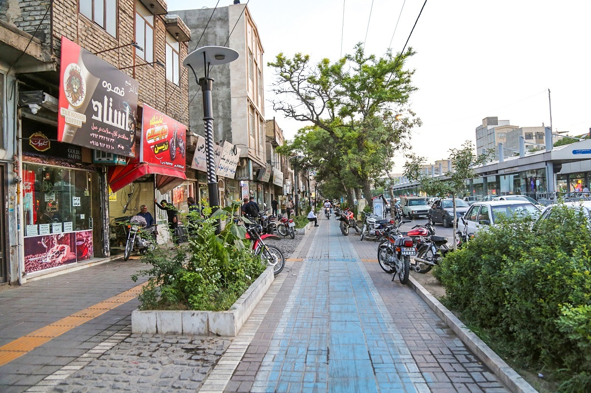 هیاهوی موتورفروشها در خیابان طبرسی هیاهوی موتورفروشها در خیابان طبرسی
