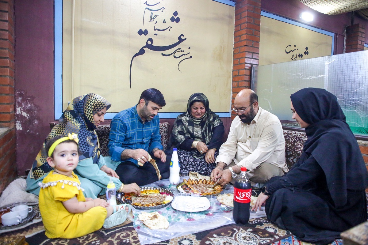 خیابان پررنگ و لعاب خیابان پررنگ و لعاب