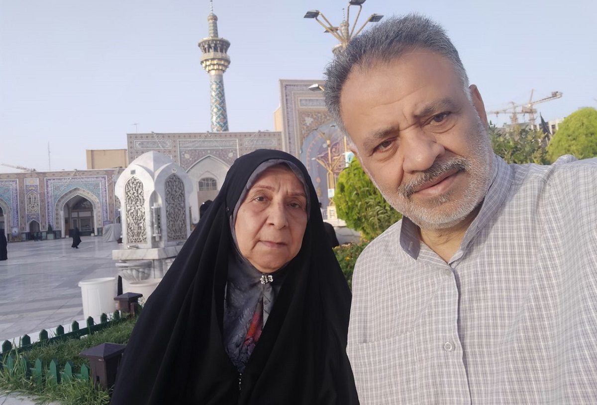 یادگاری با گنبد و بارگاه امامرضا(ع) یادگاری با گنبد و بارگاه امامرضا(ع)