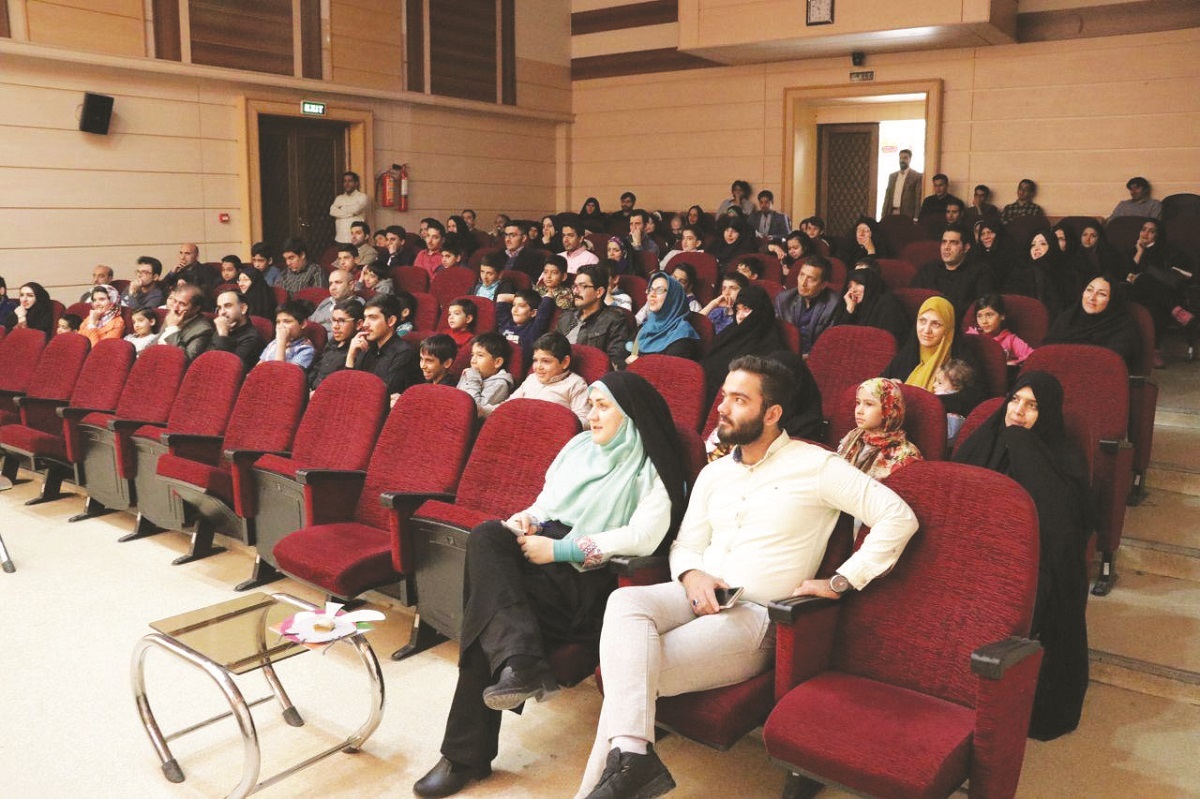 خانه فرهنگ و هنر در قلب بوستان ملت خانه فرهنگ و هنر در قلب بوستان ملت