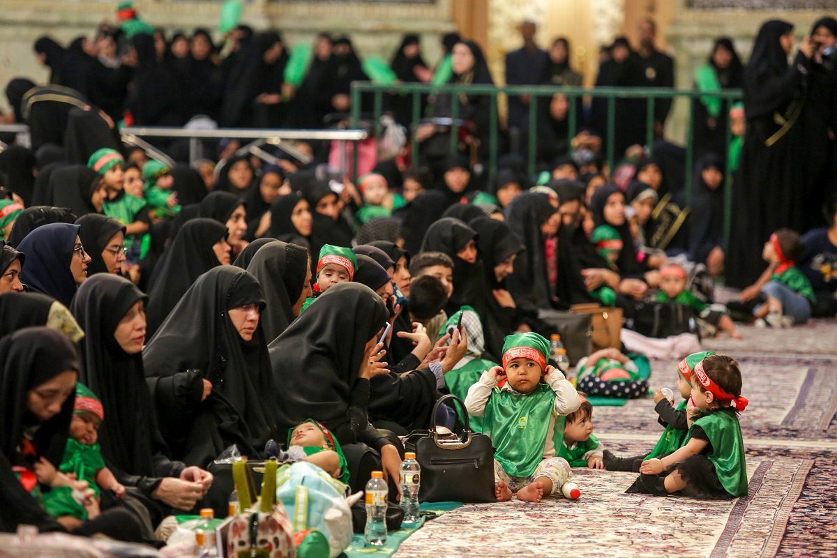 لالایی مادرانه برای حضرت علیاصغر(ع) در بارگاه رضوی لالایی مادرانه برای حضرت علیاصغر(ع) در بارگاه رضوی