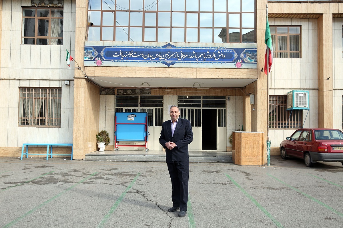 دور انگلیس را خط کشیدم دور انگلیس را خط کشیدم