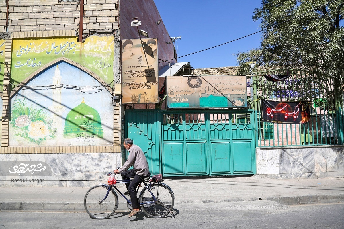 در همسایگی مسجد و مدرسه در همسایگی مسجد و مدرسه