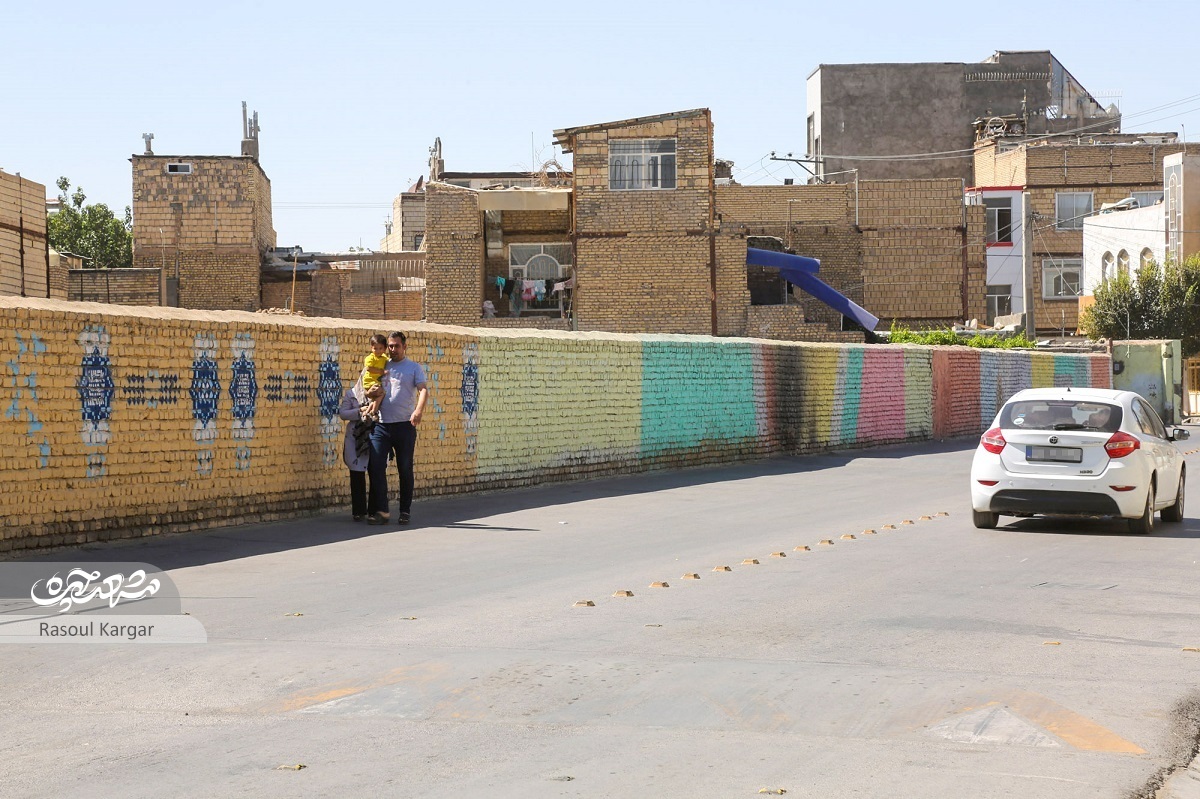 در همسایگی مسجد و مدرسه در همسایگی مسجد و مدرسه