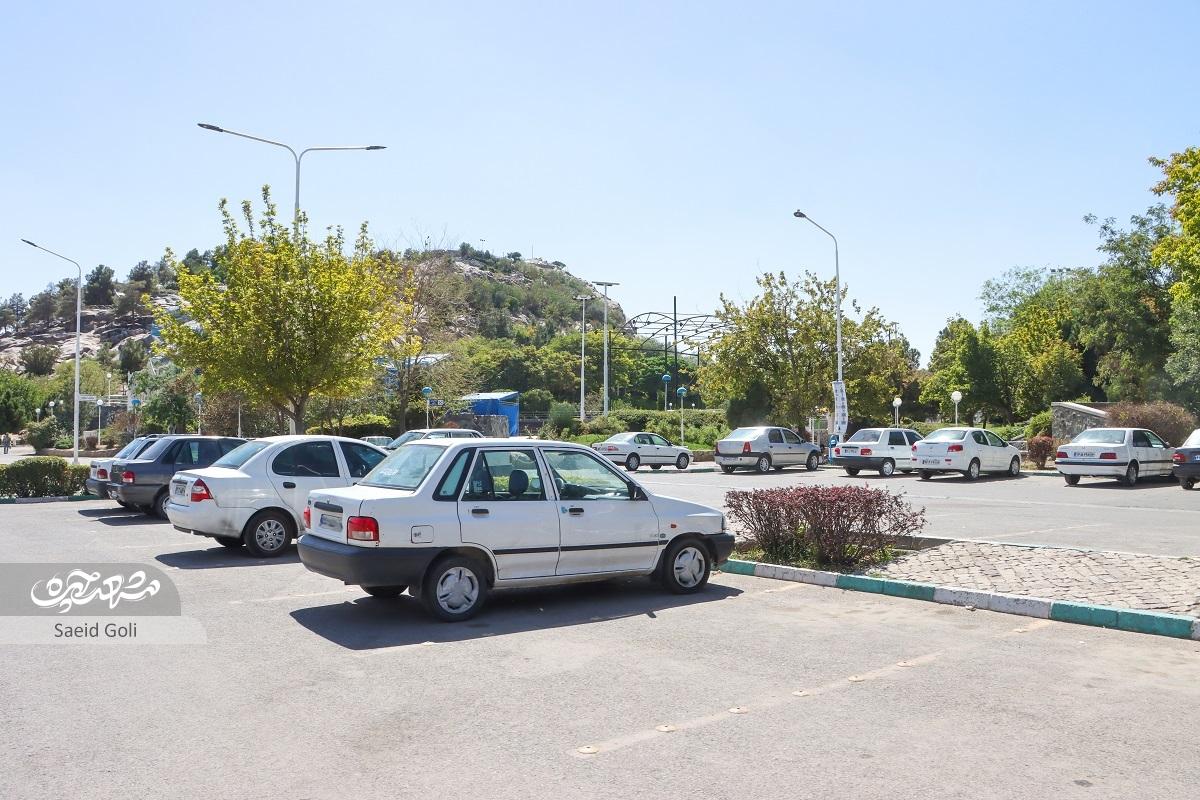 همسایه با کوهسنگی در حکیم‌نظامی