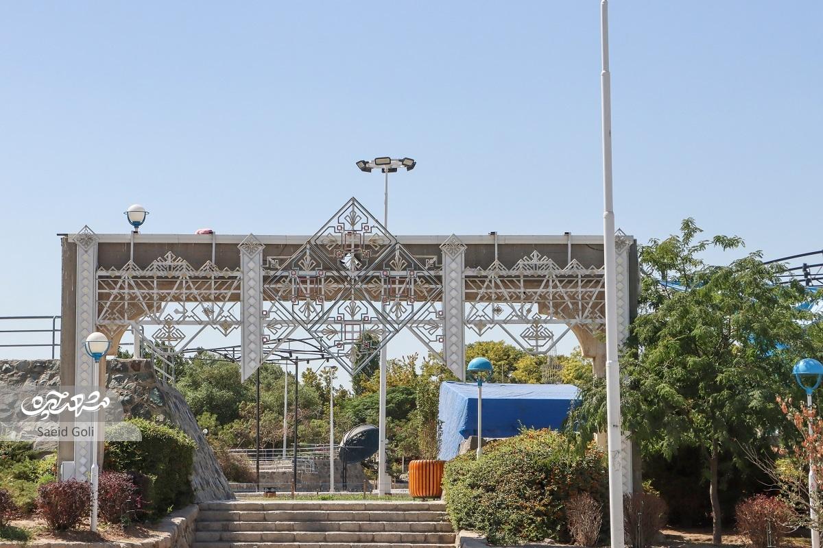 همسایه با کوهسنگی در حکیم‌نظامی