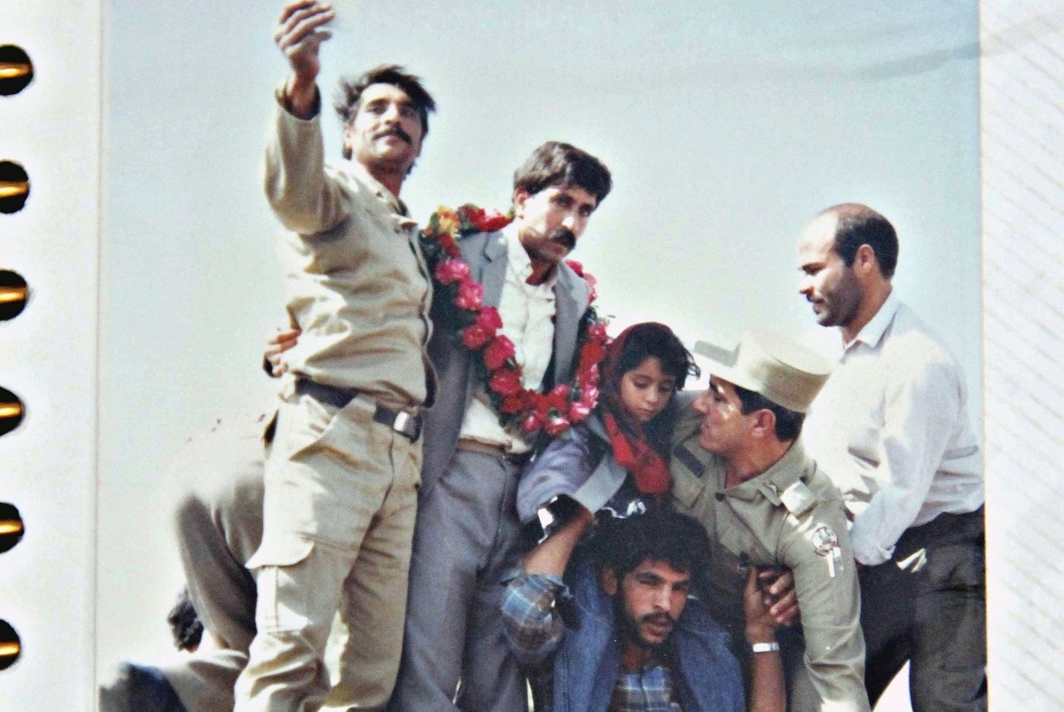 چون شیمایی بودم، فرزندانم در بدو تولد از دنیا میرفتند. چون شیمایی بودم، فرزندانم در بدو تولد از دنیا میرفتند.