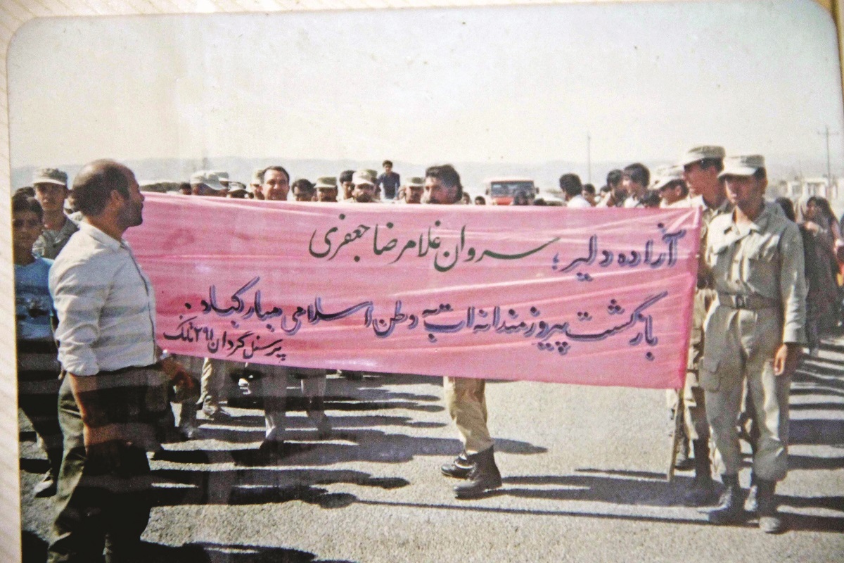 چون شیمایی بودم، فرزندانم در بدو تولد از دنیا میرفتند. چون شیمایی بودم، فرزندانم در بدو تولد از دنیا میرفتند.