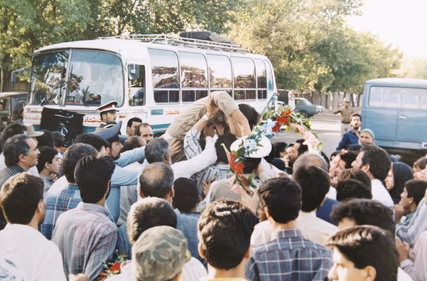اسـیربانِ اسـیر