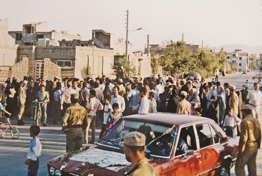 اسـیربانِ اسـیر