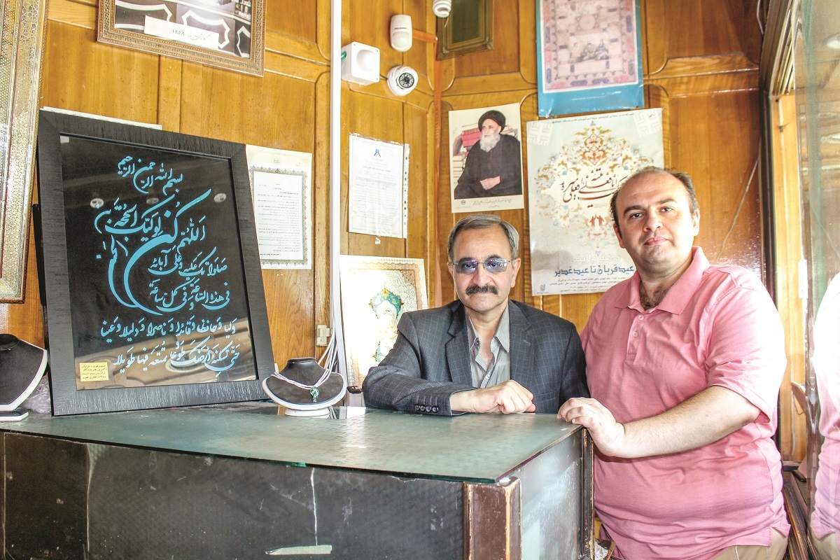 پنج نسل جواهرسازی؛ از دربار قاجار تا مغازه خیابان ارگ پنج نسل جواهرسازی؛ از دربار قاجار تا مغازه خیابان ارگ