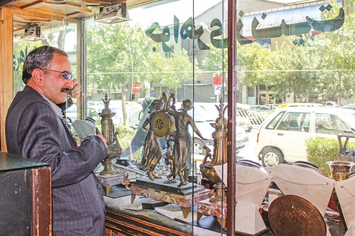 پنج نسل جواهرسازی؛ از دربار قاجار تا مغازه خیابان ارگ پنج نسل جواهرسازی؛ از دربار قاجار تا مغازه خیابان ارگ