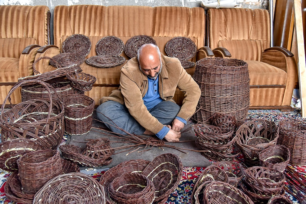 از ارغوان تا گلیم بافی از ارغوان تا گلیم بافی