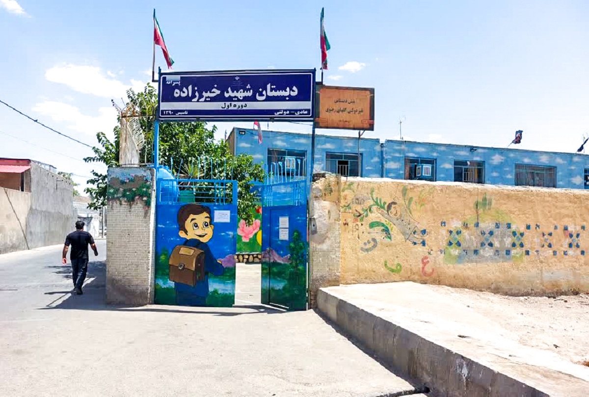 کوچه مجتمع خدمات خودرویی در محله حسینآباد کوچه مجتمع خدمات خودرویی در محله حسینآباد