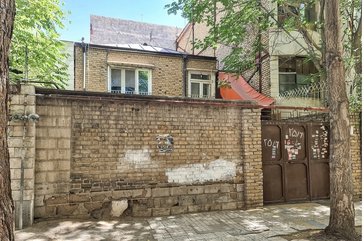 کوچه ای با درختان انگور