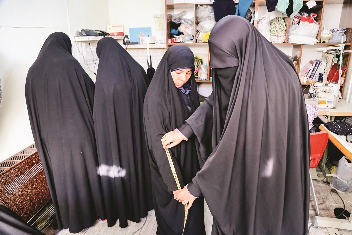 دانش‌آموخته رشته نقاشی برای ۷۵ زن سرپرست خانوار کار ایجاد کرده است