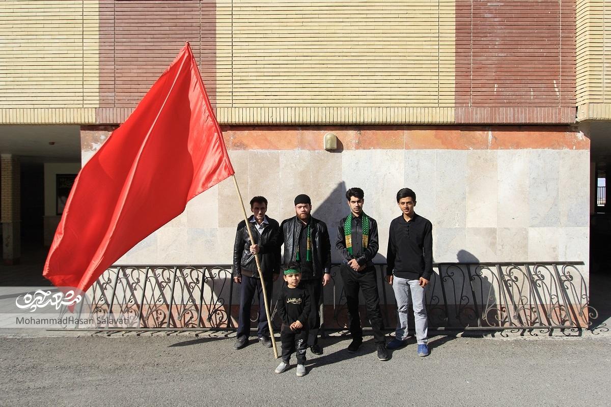 لات بازی و عربدهکشی ممنوع! من امام حسینی هستم لات بازی و عربدهکشی ممنوع! من امام حسینی هستم