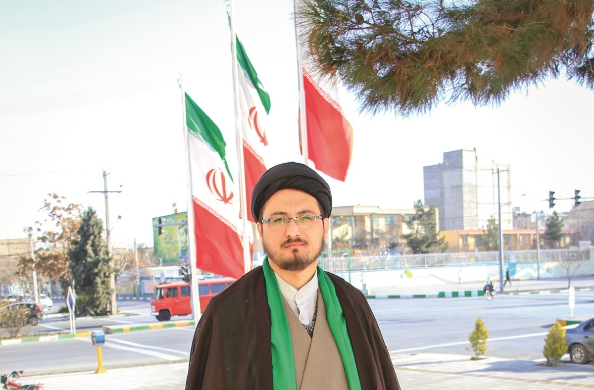 نبیزاده، روحانی محله شهید آوینی که زباله تفکیک میکند نبیزاده، روحانی محله شهید آوینی که زباله تفکیک میکند
