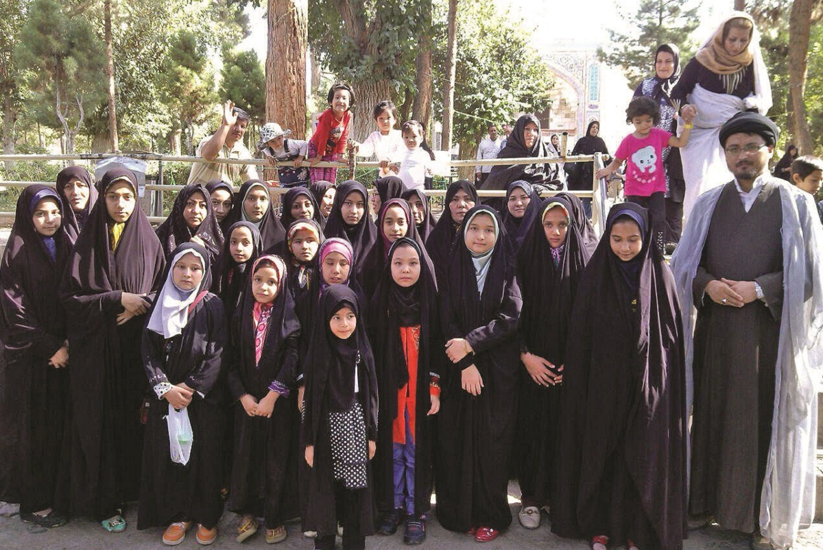 نبیزاده، روحانی محله شهید آوینی که زباله تفکیک میکند نبیزاده، روحانی محله شهید آوینی که زباله تفکیک میکند